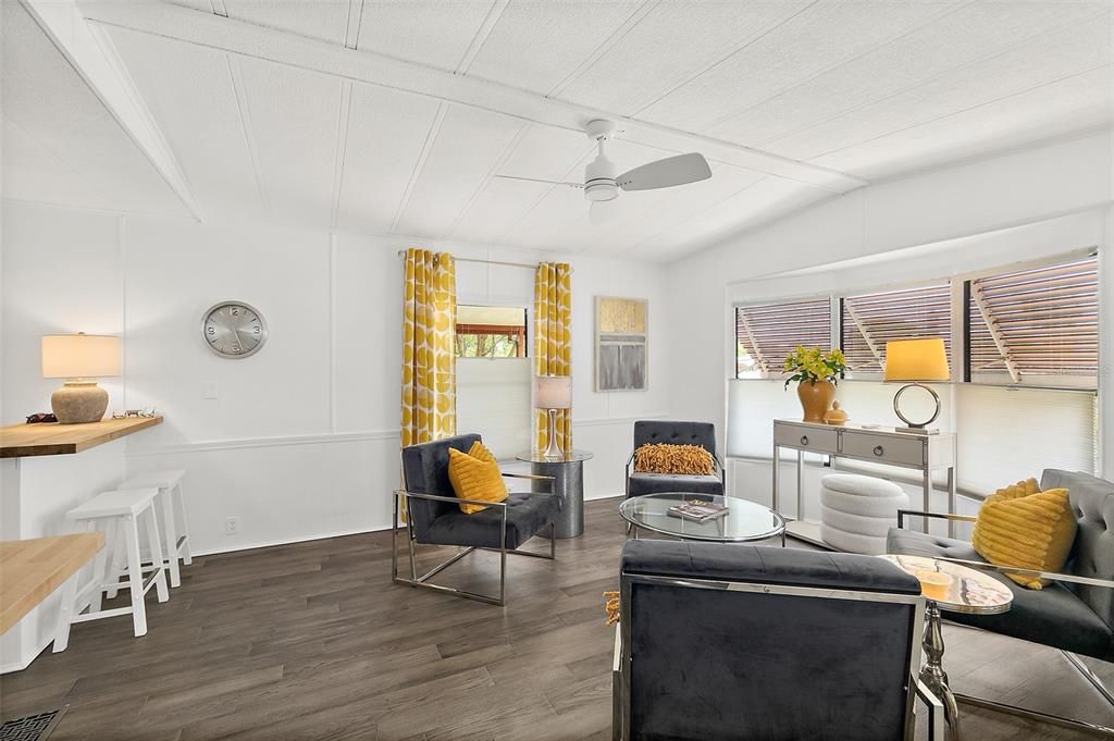 For Sale: $199,500 (2 beds, 2 baths, 1306 Square Feet)