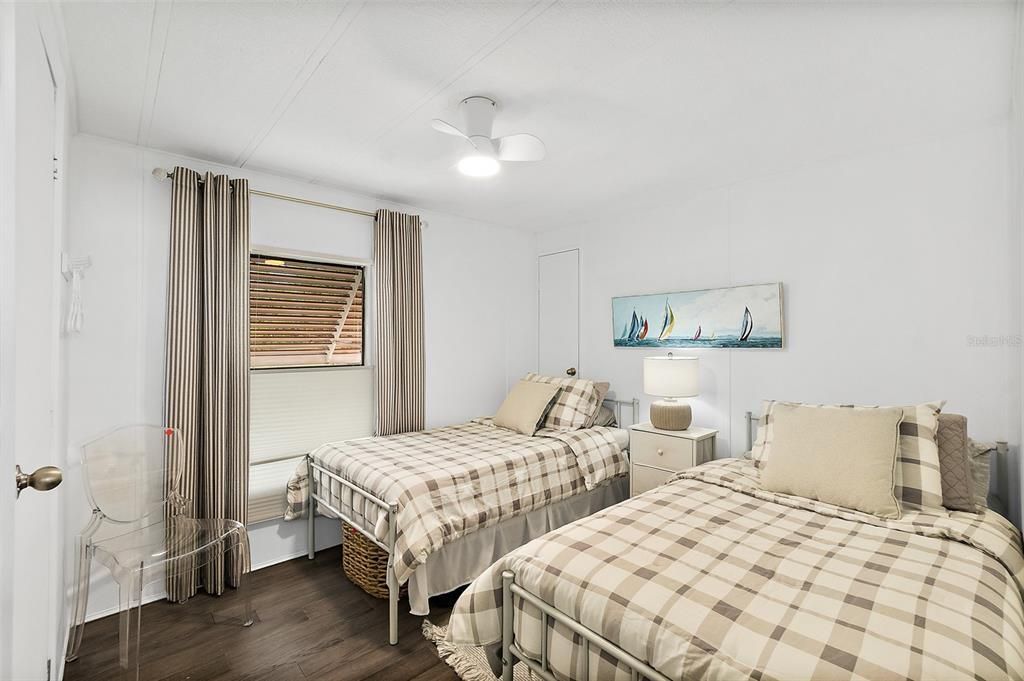 For Sale: $199,500 (2 beds, 2 baths, 1306 Square Feet)