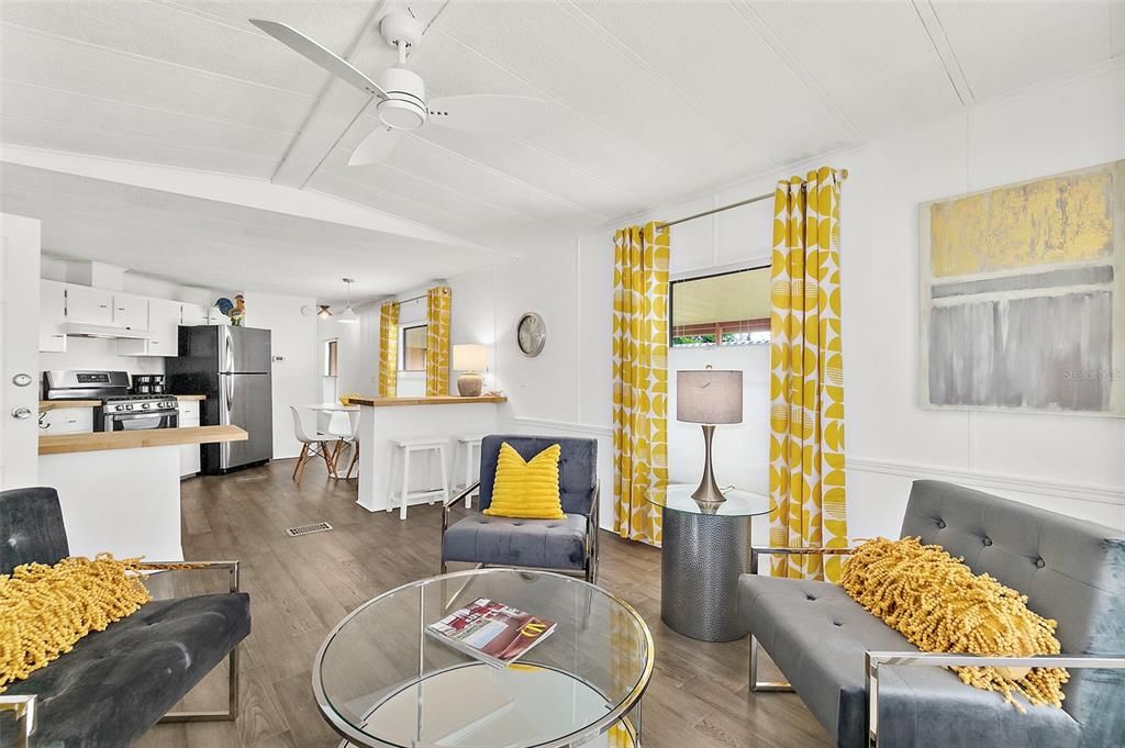 For Sale: $199,500 (2 beds, 2 baths, 1306 Square Feet)