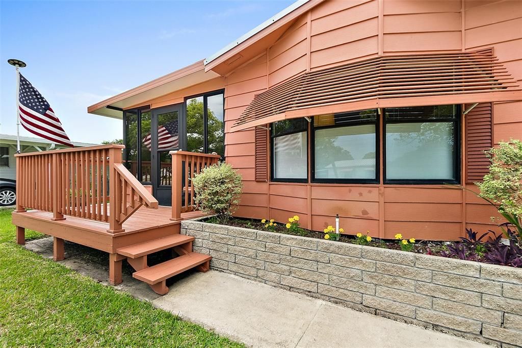 For Sale: $199,500 (2 beds, 2 baths, 1306 Square Feet)