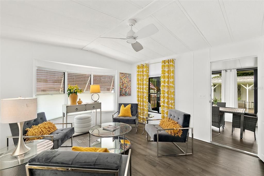 For Sale: $199,500 (2 beds, 2 baths, 1306 Square Feet)