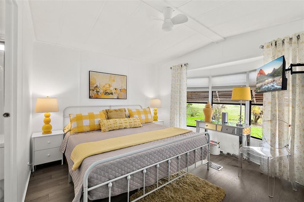 For Sale: $199,500 (2 beds, 2 baths, 1306 Square Feet)