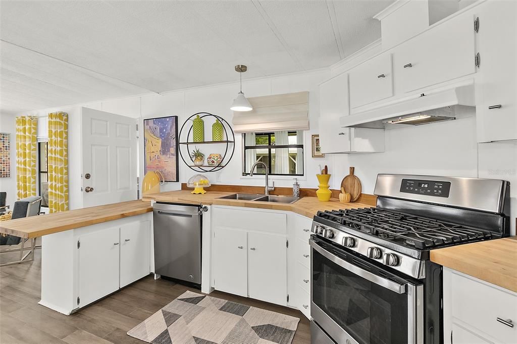 For Sale: $199,500 (2 beds, 2 baths, 1306 Square Feet)