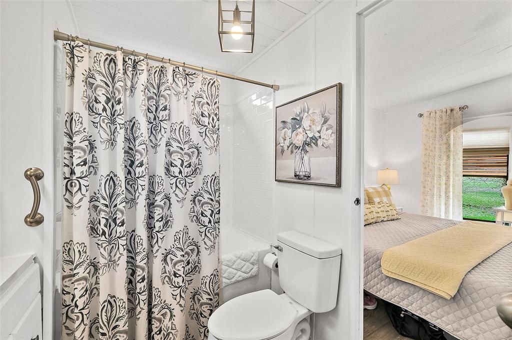For Sale: $199,500 (2 beds, 2 baths, 1306 Square Feet)