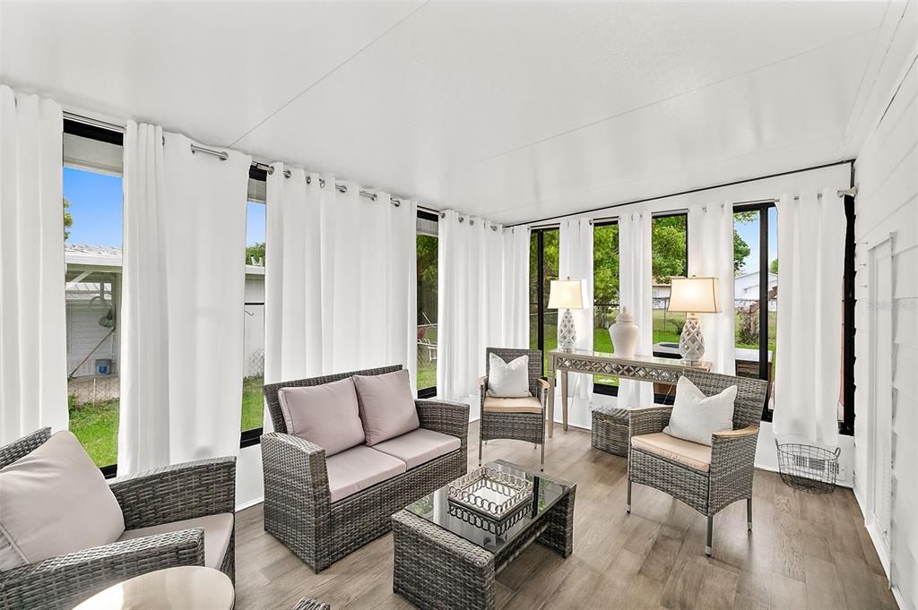 For Sale: $199,500 (2 beds, 2 baths, 1306 Square Feet)