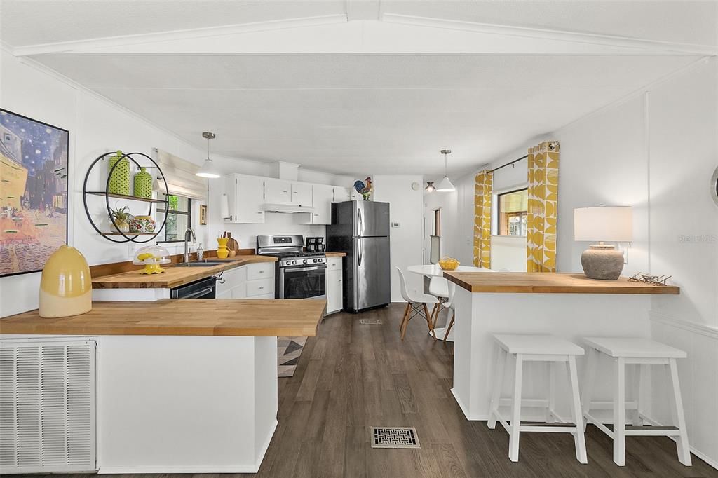 For Sale: $199,500 (2 beds, 2 baths, 1306 Square Feet)