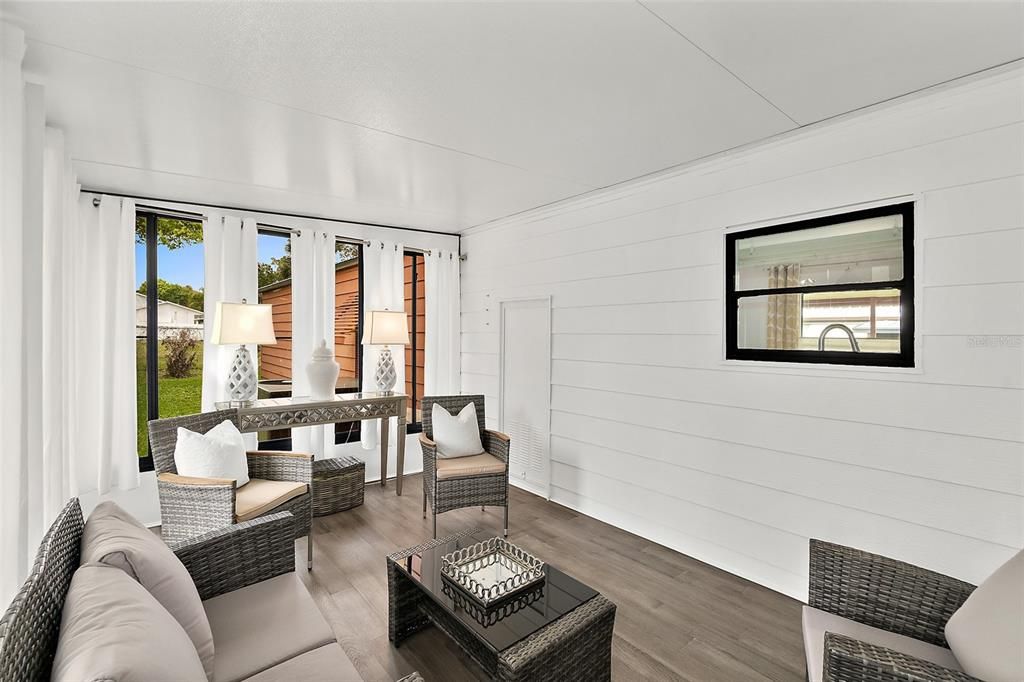 For Sale: $199,500 (2 beds, 2 baths, 1306 Square Feet)