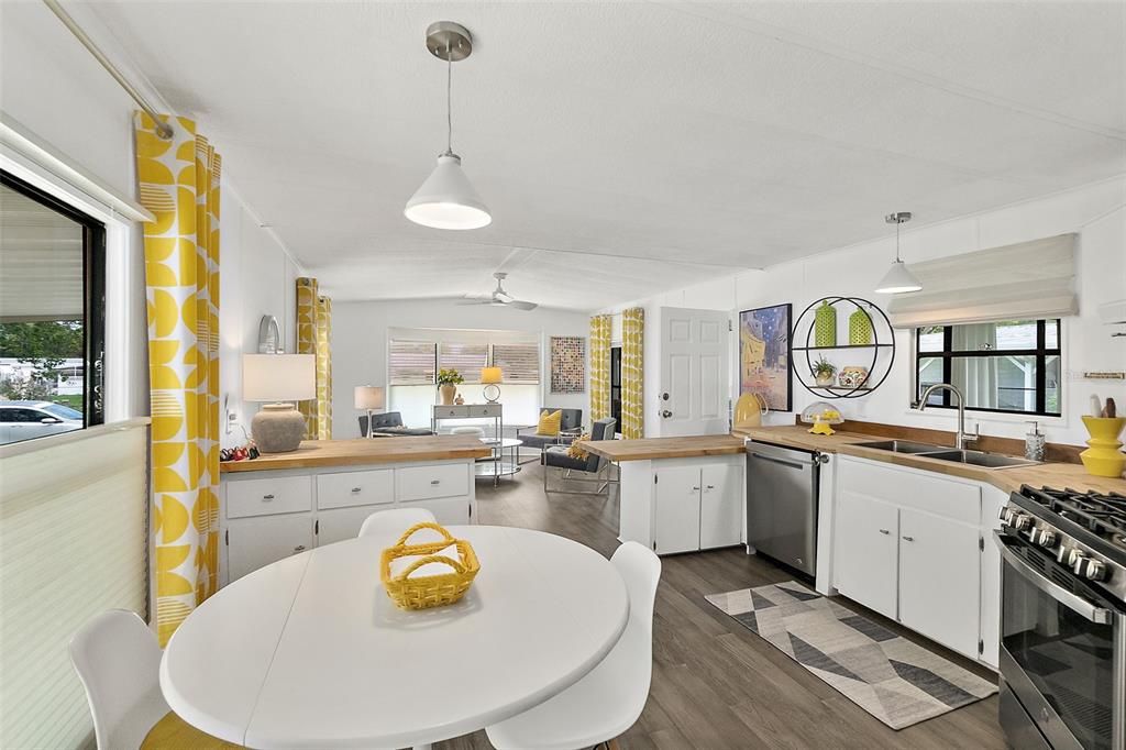 For Sale: $199,500 (2 beds, 2 baths, 1306 Square Feet)