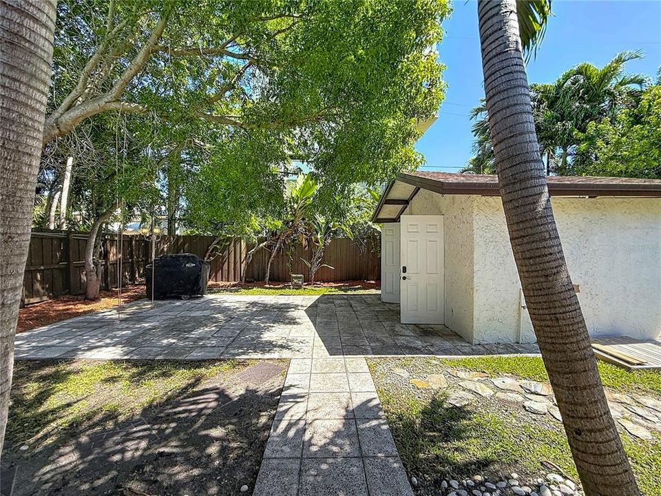For Sale: $999,000 (4 beds, 2 baths, 2126 Square Feet)