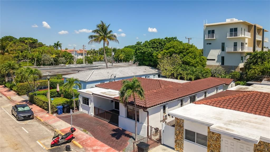 For Sale: $999,000 (4 beds, 2 baths, 2126 Square Feet)