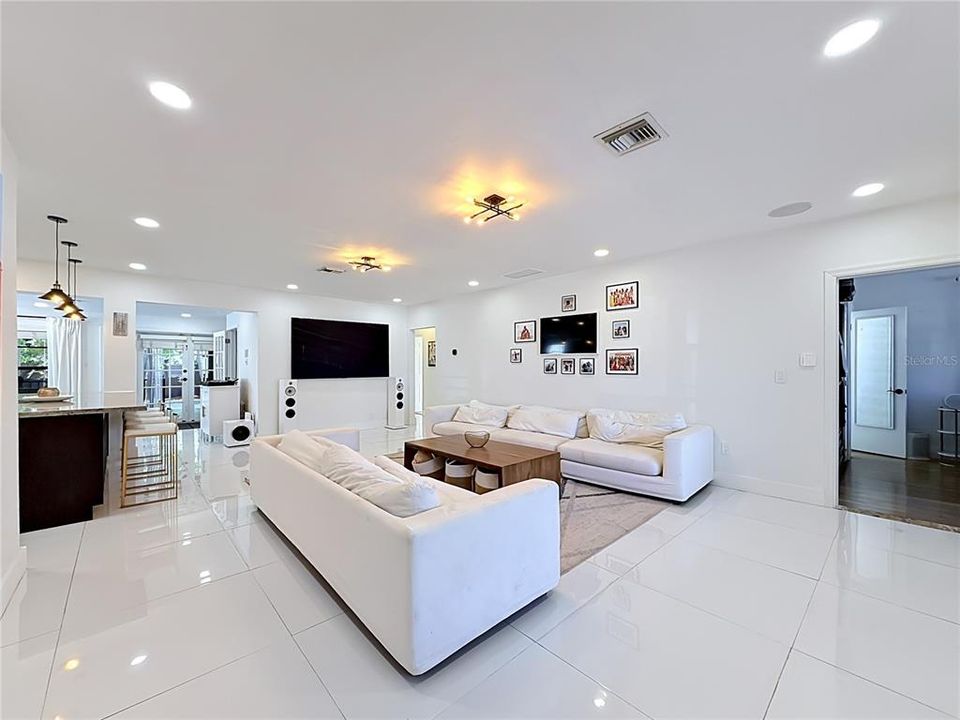 For Sale: $999,000 (4 beds, 2 baths, 2126 Square Feet)