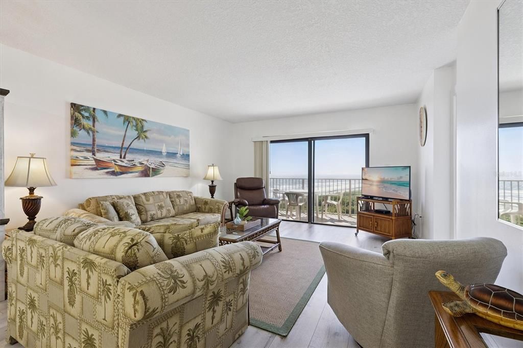 For Sale: $680,000 (2 beds, 2 baths, 1145 Square Feet)