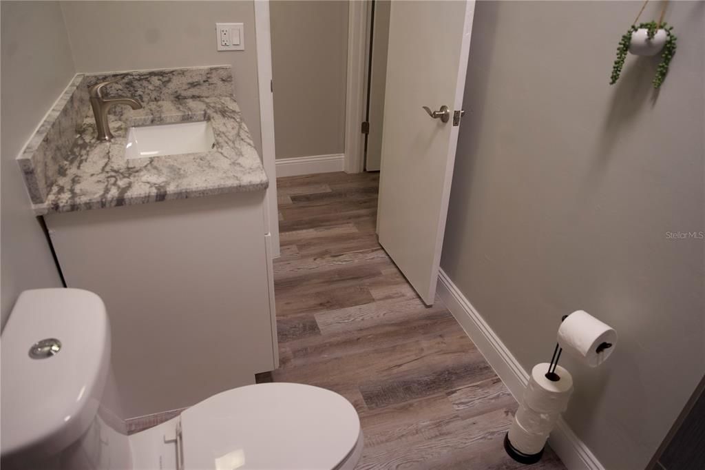 For Sale: $125,000 (2 beds, 1 baths, 896 Square Feet)