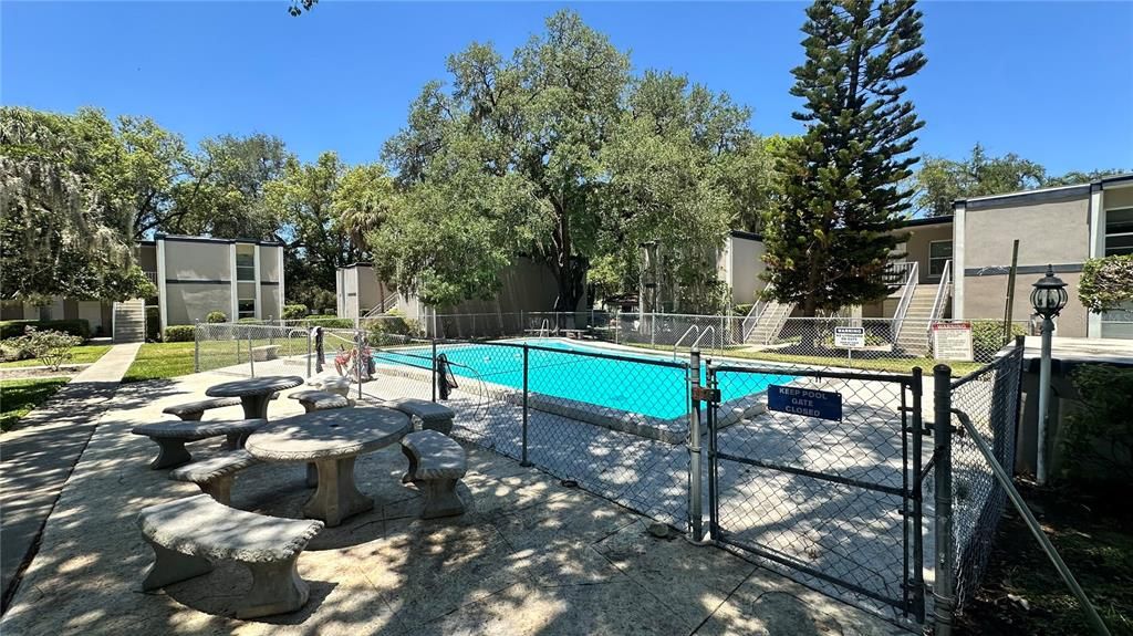 For Sale: $125,000 (2 beds, 1 baths, 896 Square Feet)