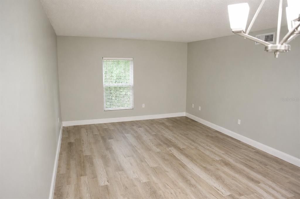 For Sale: $125,000 (2 beds, 1 baths, 896 Square Feet)