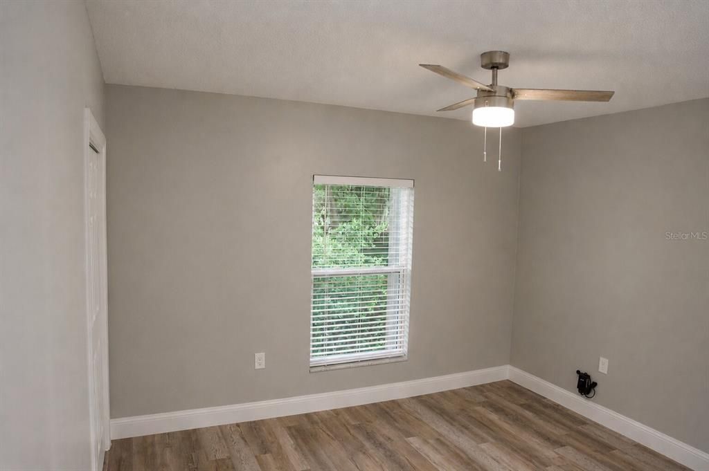 For Sale: $125,000 (2 beds, 1 baths, 896 Square Feet)