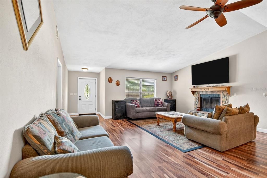 Active With Contract: $369,900 (3 beds, 2 baths, 1436 Square Feet)