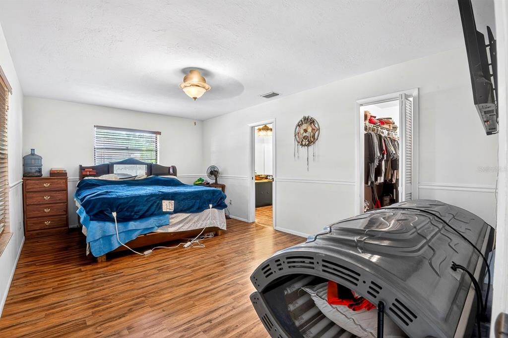 Active With Contract: $369,900 (3 beds, 2 baths, 1436 Square Feet)