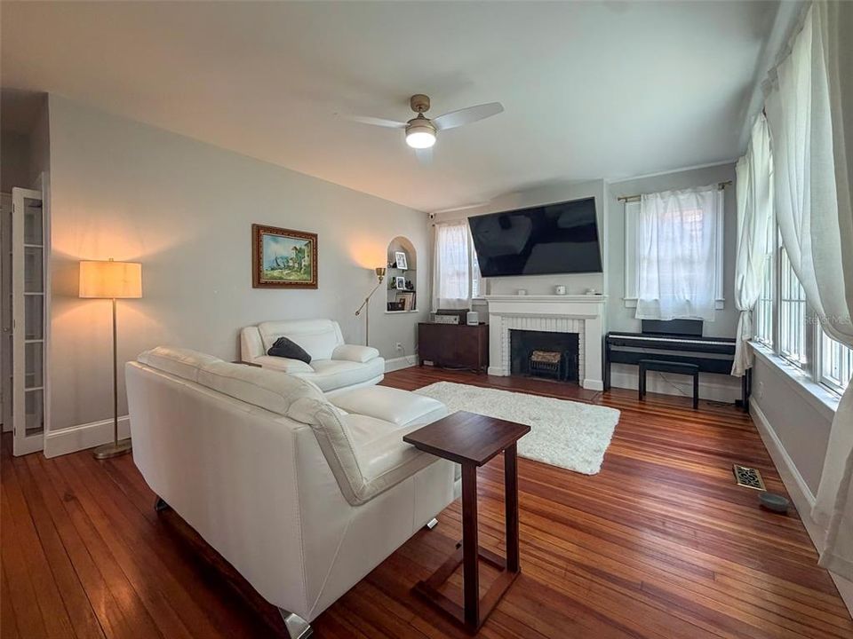 For Rent: $4,200 (3 beds, 2 baths, 2250 Square Feet)