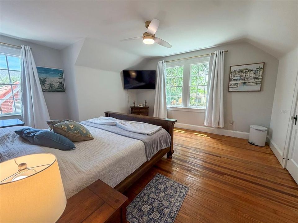 For Rent: $4,200 (3 beds, 2 baths, 2250 Square Feet)
