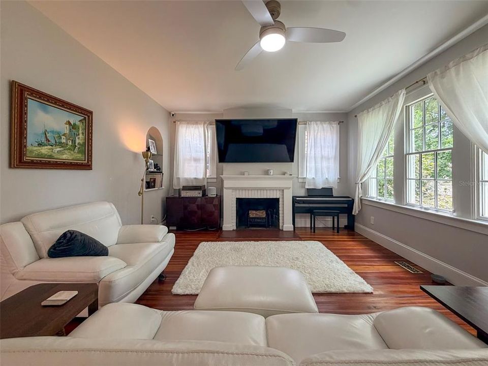For Rent: $4,200 (3 beds, 2 baths, 2250 Square Feet)