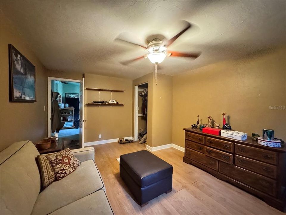 For Sale: $200,000 (2 beds, 2 baths, 960 Square Feet)