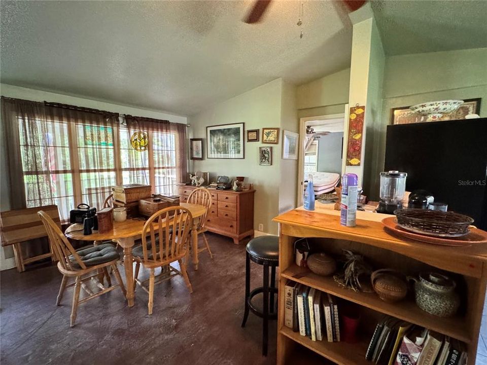 For Sale: $200,000 (2 beds, 2 baths, 960 Square Feet)