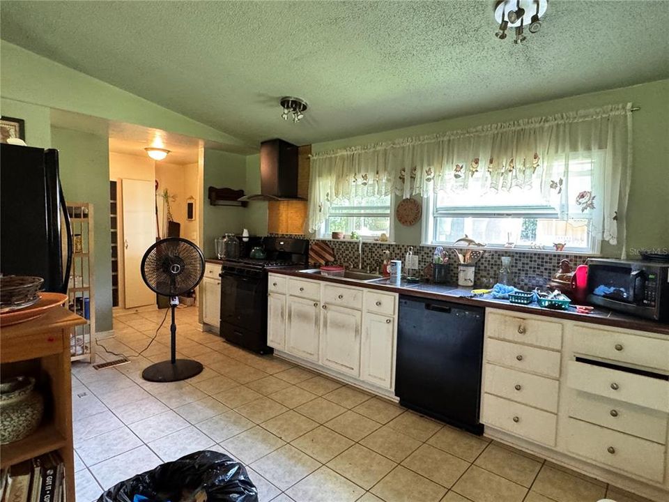 For Sale: $200,000 (2 beds, 2 baths, 960 Square Feet)