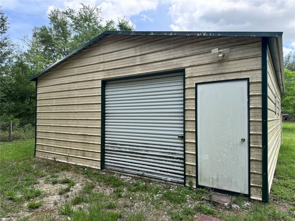 For Sale: $200,000 (2 beds, 2 baths, 960 Square Feet)