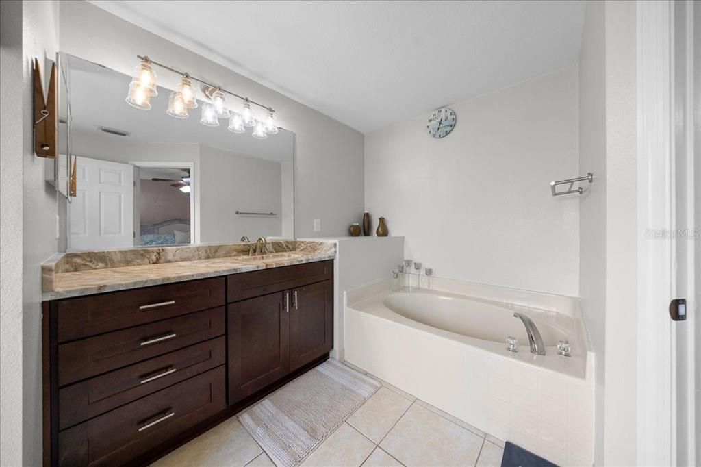 En Venta: $369,900 (3 camas, 2 baños, 2040 Pies cuadrados)
