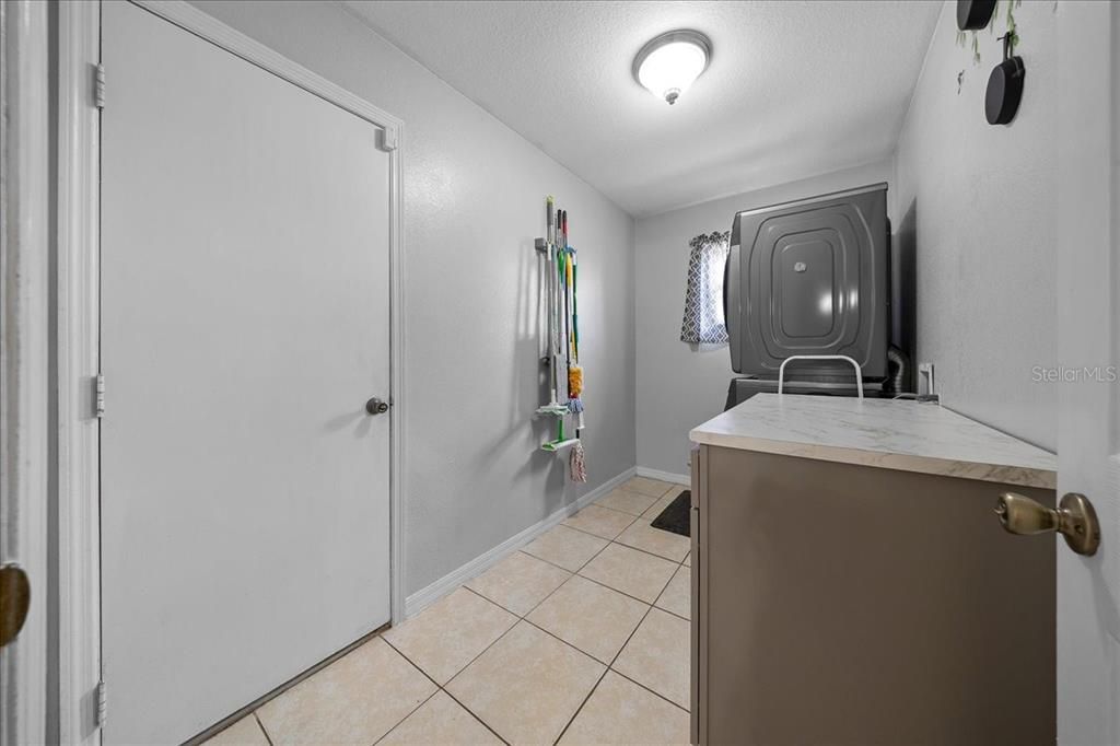 En Venta: $369,900 (3 camas, 2 baños, 2040 Pies cuadrados)