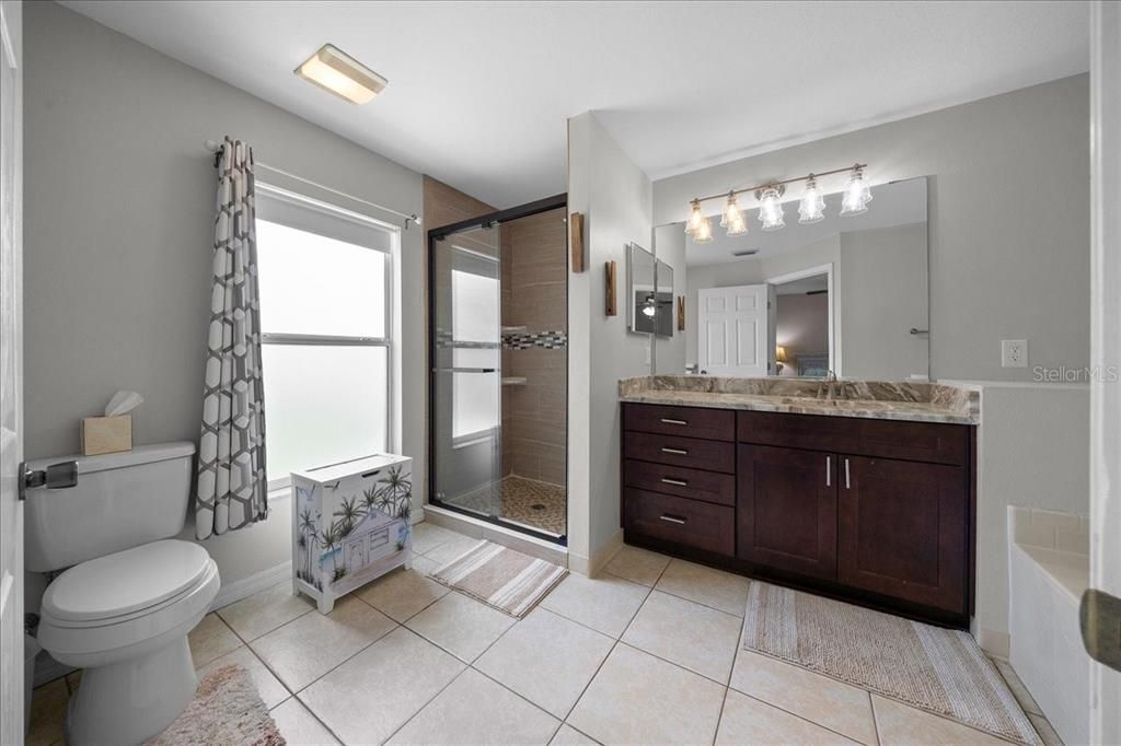 En Venta: $369,900 (3 camas, 2 baños, 2040 Pies cuadrados)
