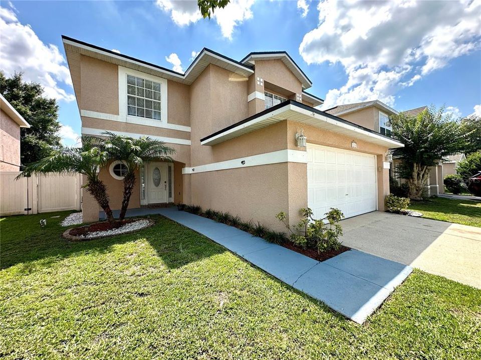 Active With Contract: $2,595 (3 beds, 2 baths, 2112 Square Feet)