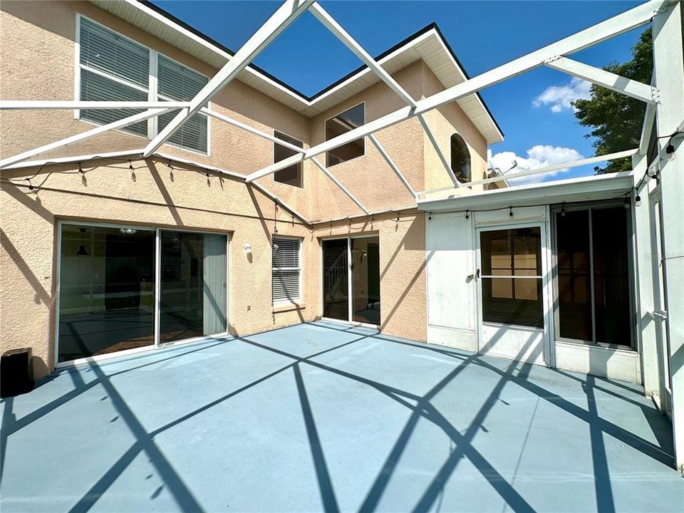 Active With Contract: $2,595 (3 beds, 2 baths, 2112 Square Feet)