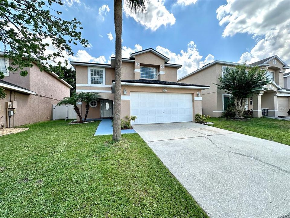 Active With Contract: $2,595 (3 beds, 2 baths, 2112 Square Feet)