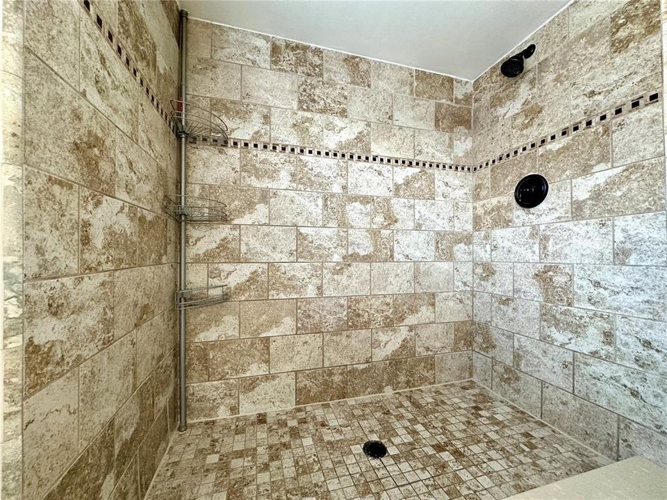 Active With Contract: $2,595 (3 beds, 2 baths, 2112 Square Feet)