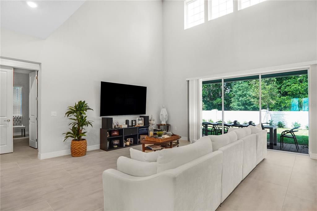 En Venta: $1,600,000 (5 camas, 5 baños, 4442 Pies cuadrados)