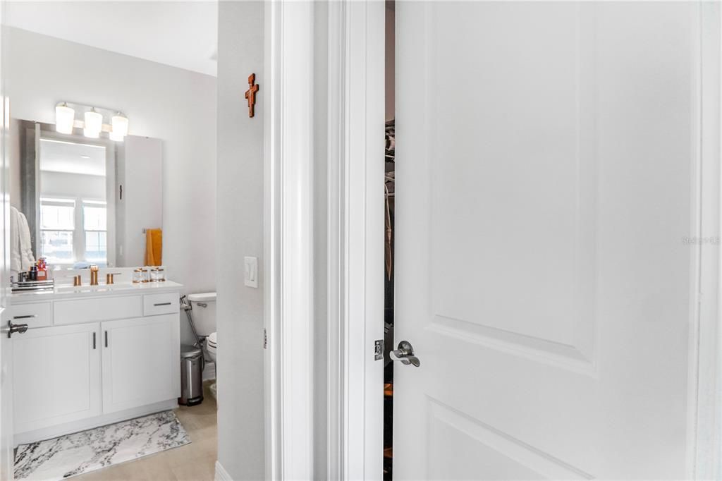 En Venta: $1,600,000 (5 camas, 5 baños, 4442 Pies cuadrados)