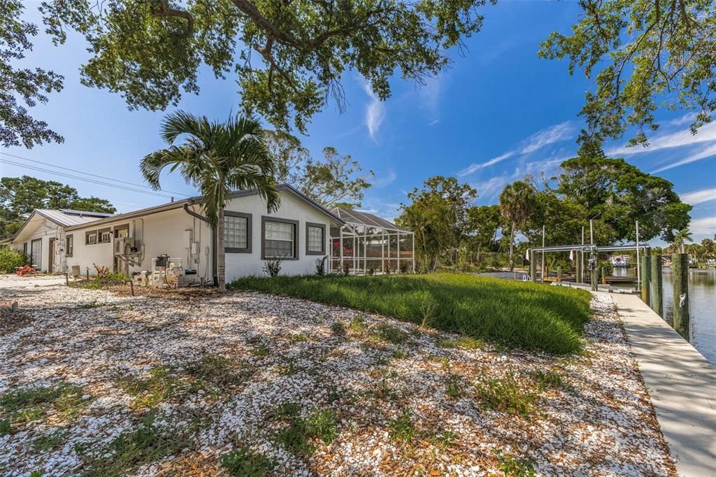 For Sale: $2,400,000 (4 beds, 3 baths, 2965 Square Feet)