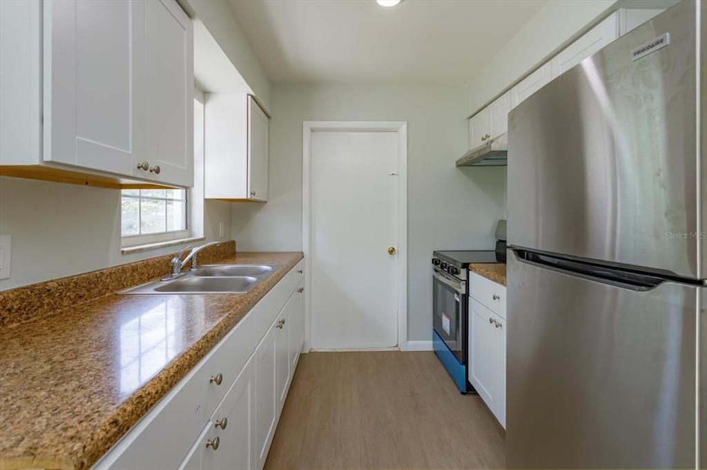На продажу: $294,900 (3 спален, 1 ванн, 1000 Квадратных фут)