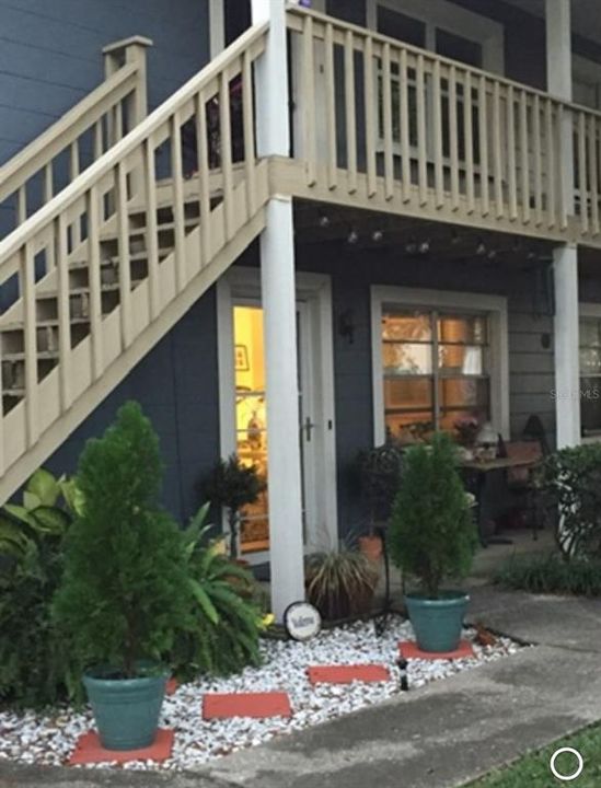 Active With Contract: $1,950 (2 beds, 1 baths, 800 Square Feet)