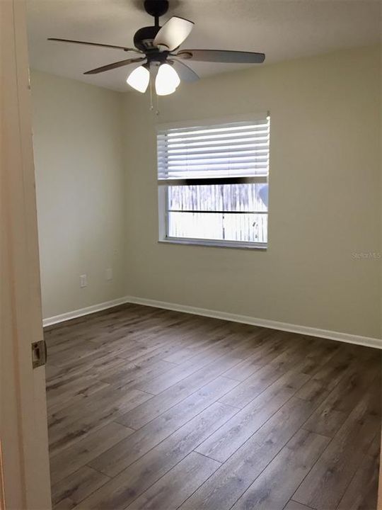 Active With Contract: $1,950 (2 beds, 1 baths, 800 Square Feet)