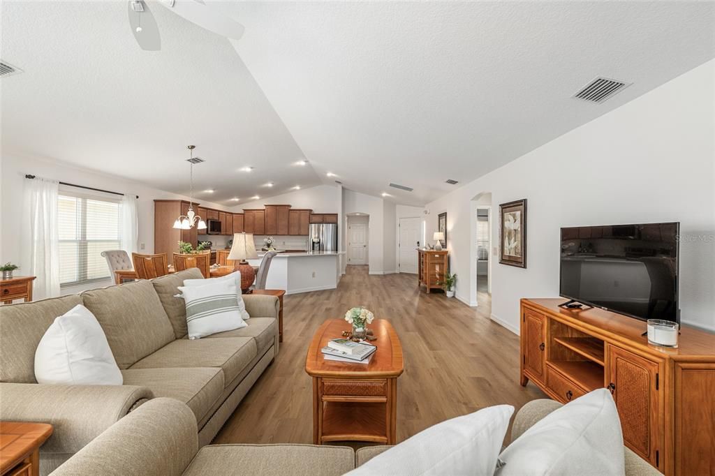 For Sale: $549,900 (3 beds, 2 baths, 1938 Square Feet)