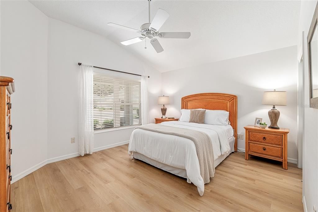 For Sale: $549,900 (3 beds, 2 baths, 1938 Square Feet)