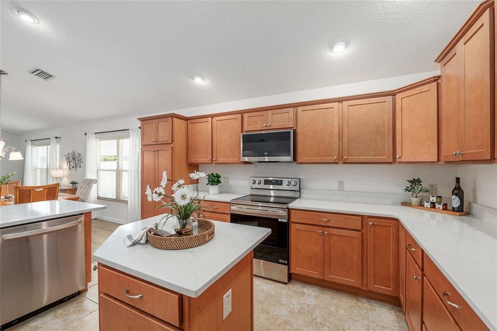 For Sale: $549,900 (3 beds, 2 baths, 1938 Square Feet)