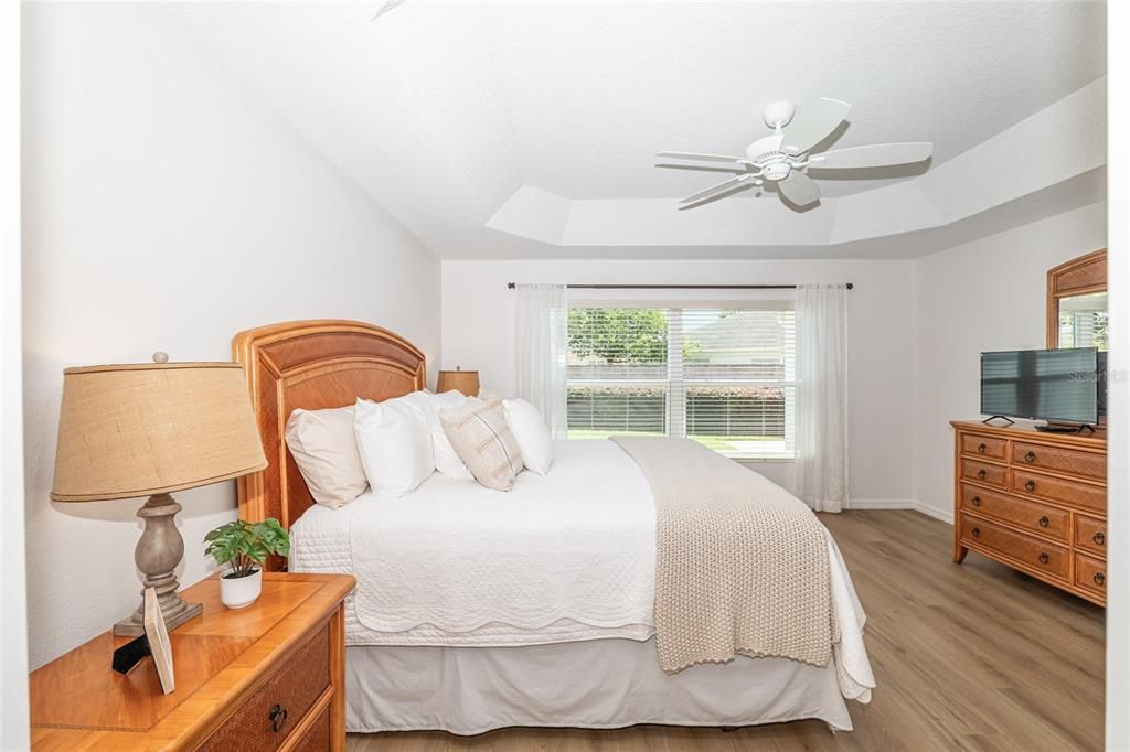 For Sale: $549,900 (3 beds, 2 baths, 1938 Square Feet)