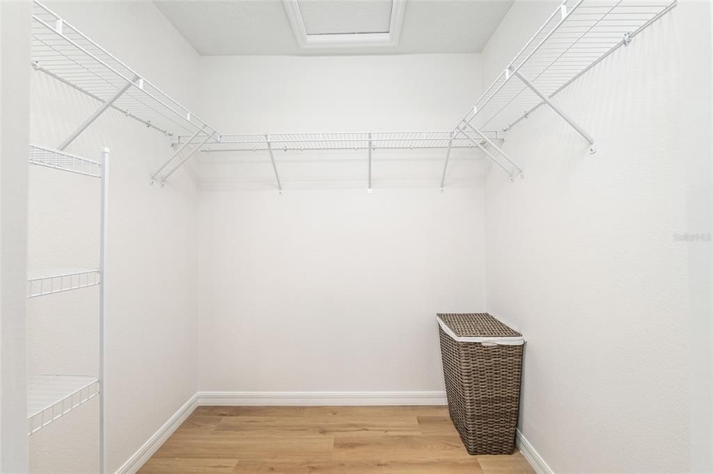 For Sale: $549,900 (3 beds, 2 baths, 1938 Square Feet)