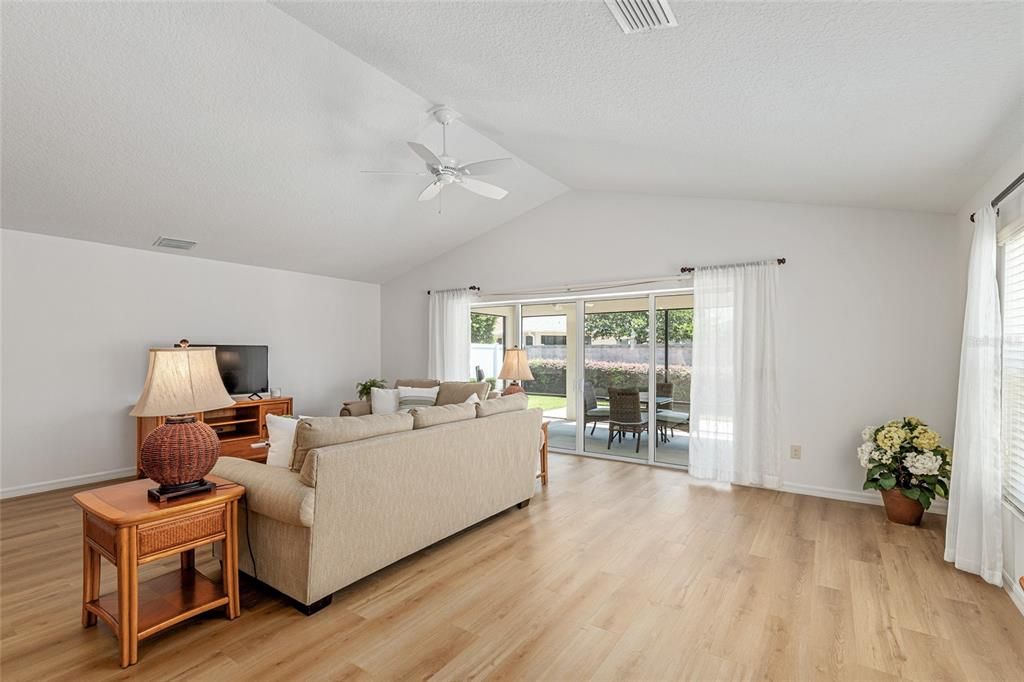 For Sale: $549,900 (3 beds, 2 baths, 1938 Square Feet)