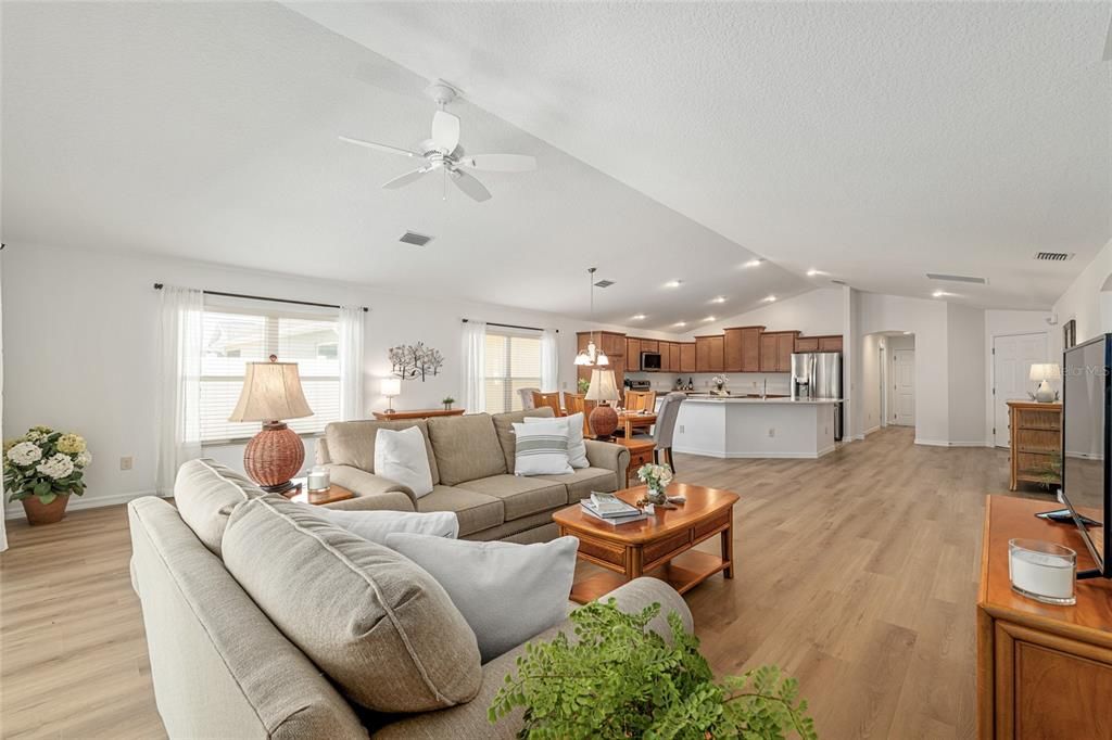 For Sale: $549,900 (3 beds, 2 baths, 1938 Square Feet)
