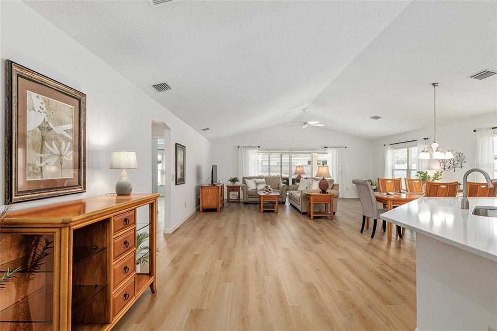 For Sale: $549,900 (3 beds, 2 baths, 1938 Square Feet)